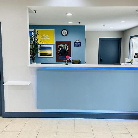 Days Inn & Suites By Wyndham Wynne Bagian luar foto
