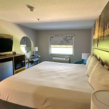 Days Inn & Suites By Wyndham Wynne Bagian luar foto