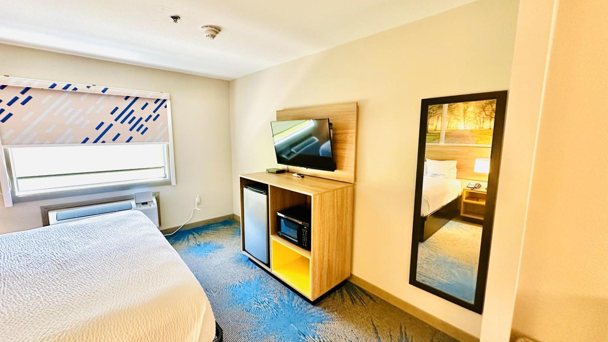 Days Inn & Suites By Wyndham Wynne Bagian luar foto