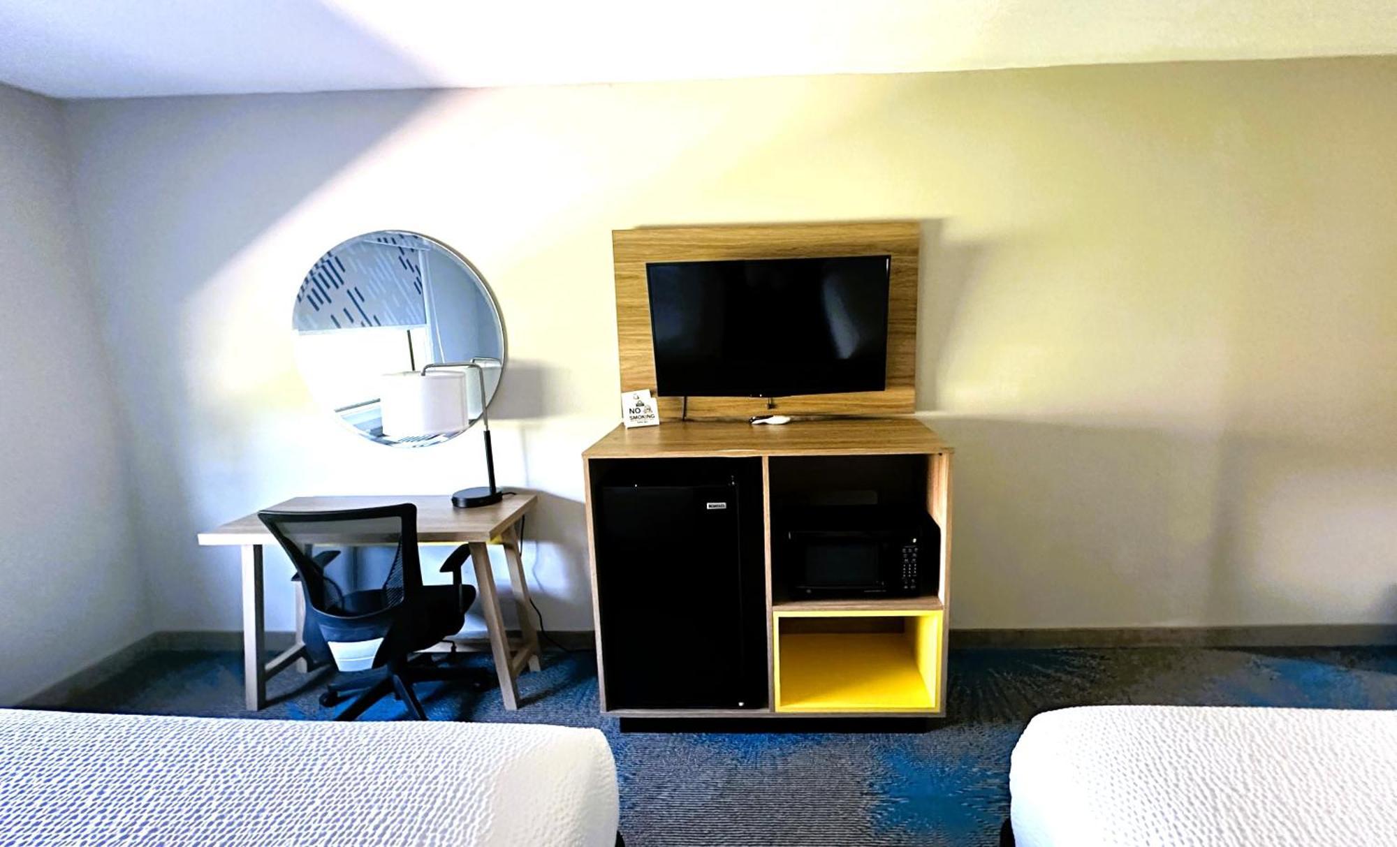 Days Inn & Suites By Wyndham Wynne Bagian luar foto