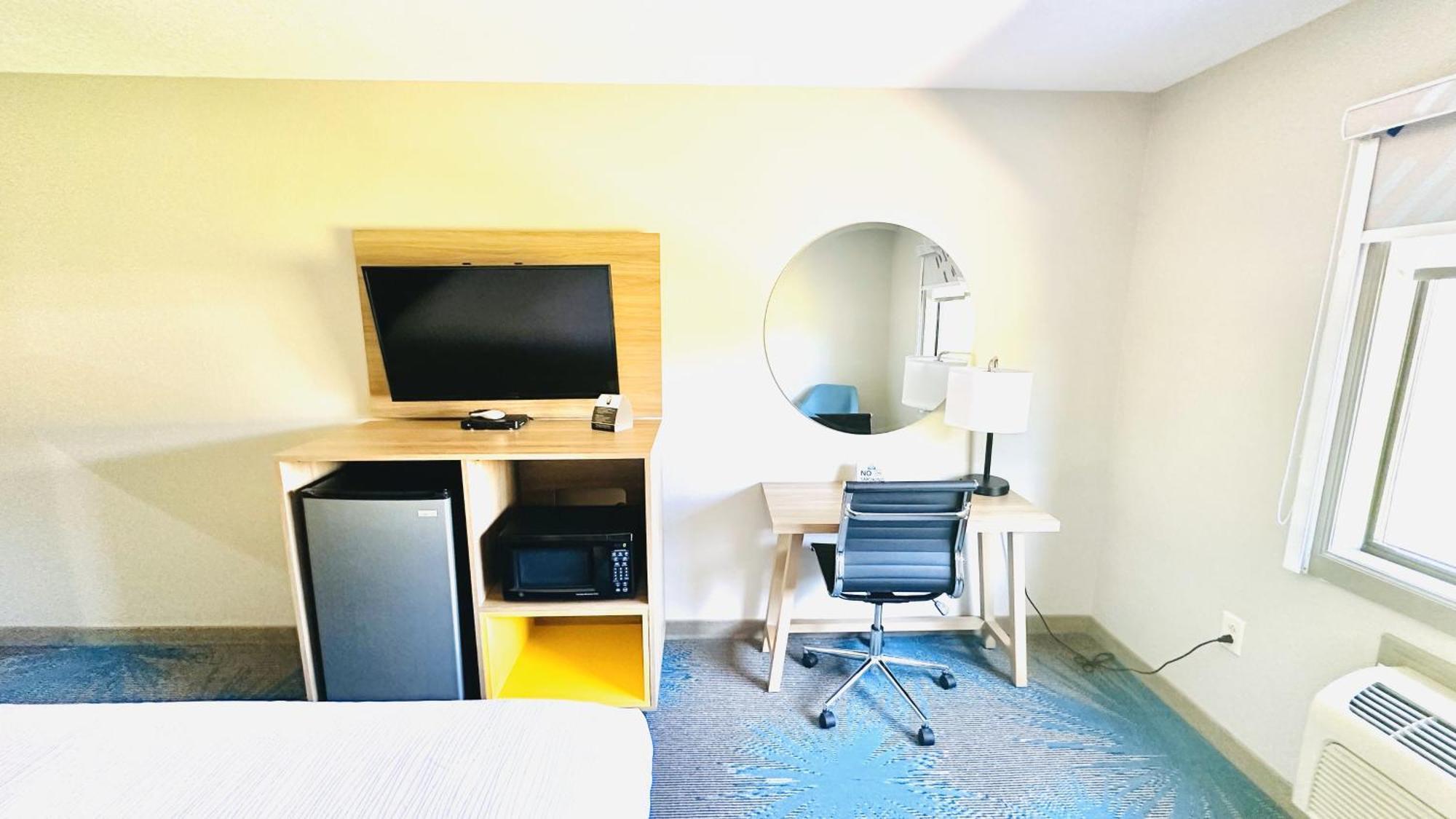 Days Inn & Suites By Wyndham Wynne Bagian luar foto
