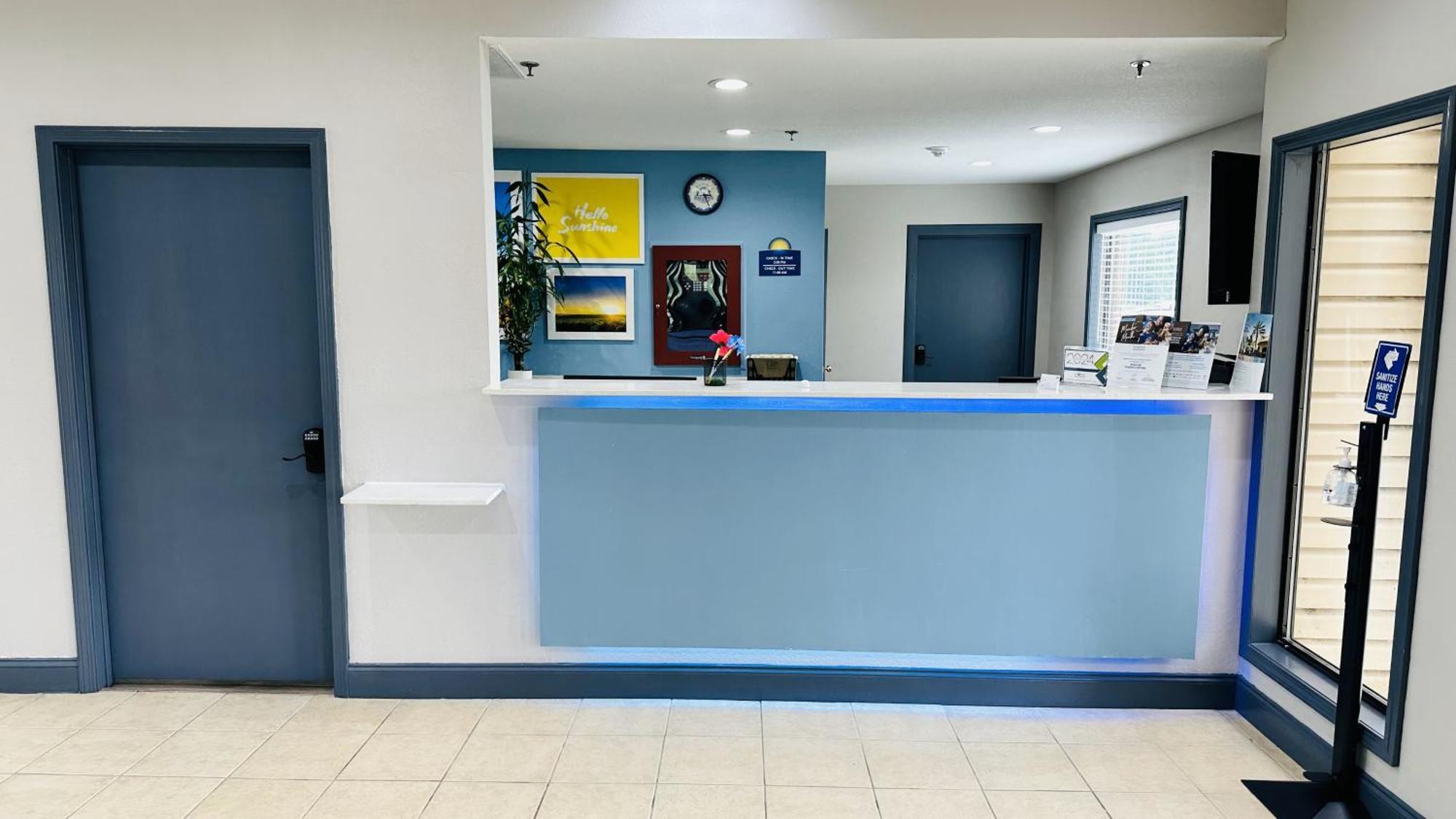 Days Inn & Suites By Wyndham Wynne Bagian luar foto