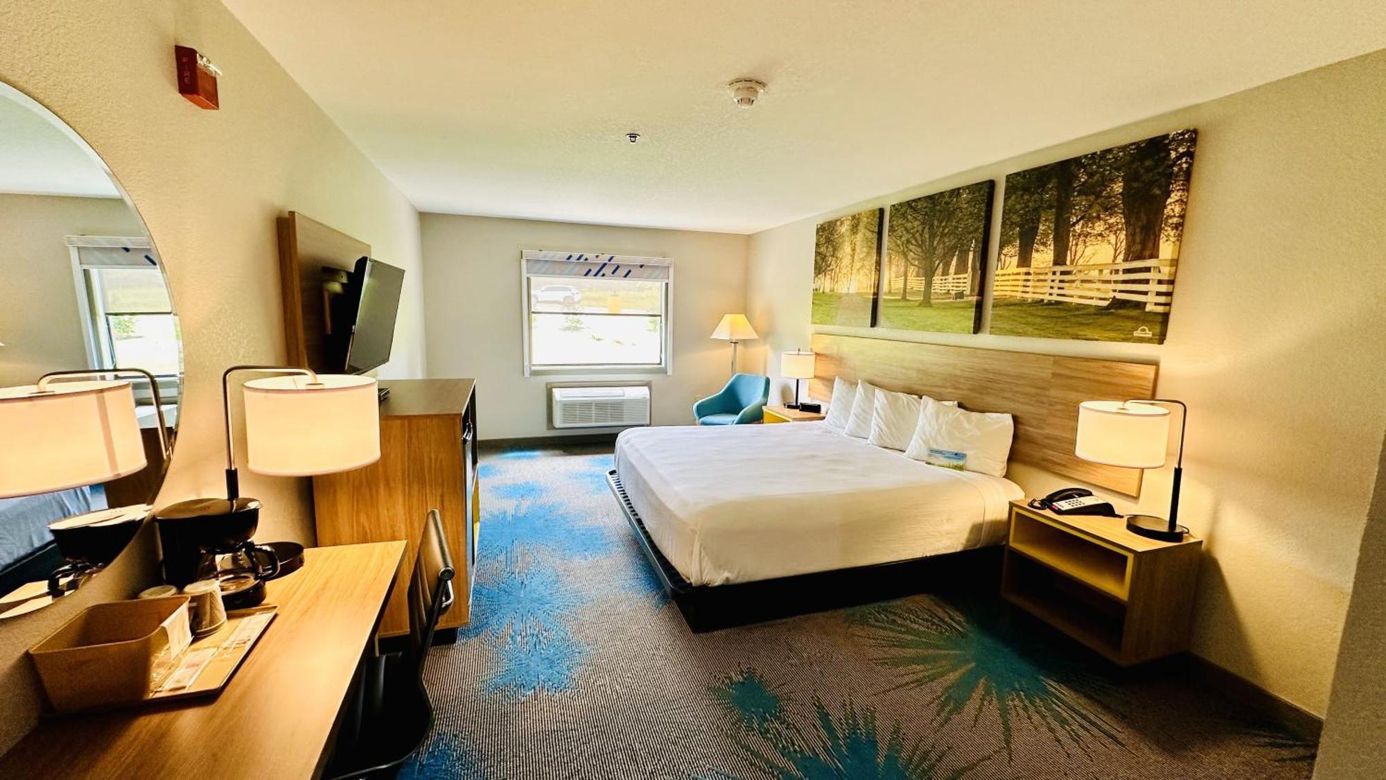 Days Inn & Suites By Wyndham Wynne Bagian luar foto
