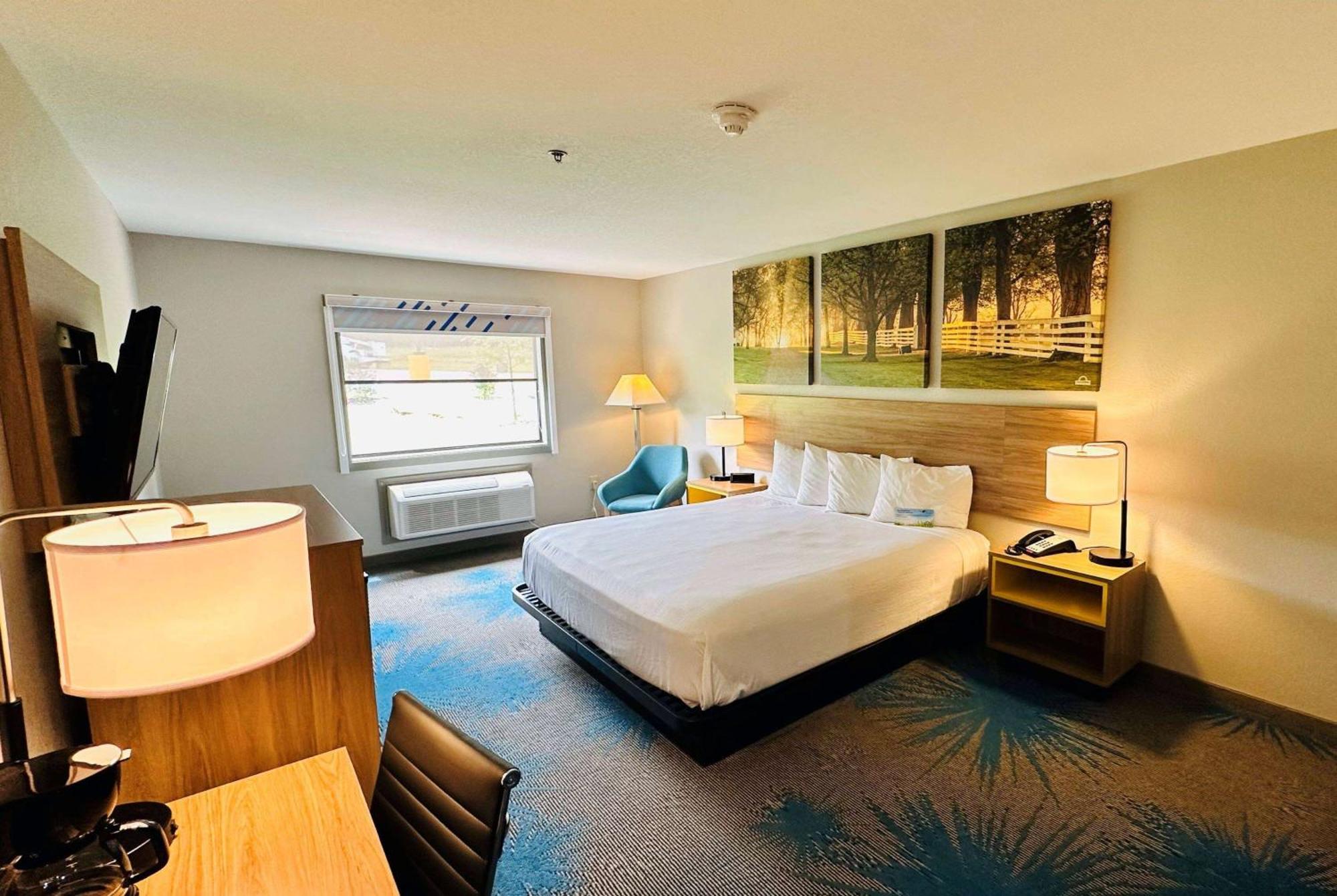 Days Inn & Suites By Wyndham Wynne Bagian luar foto
