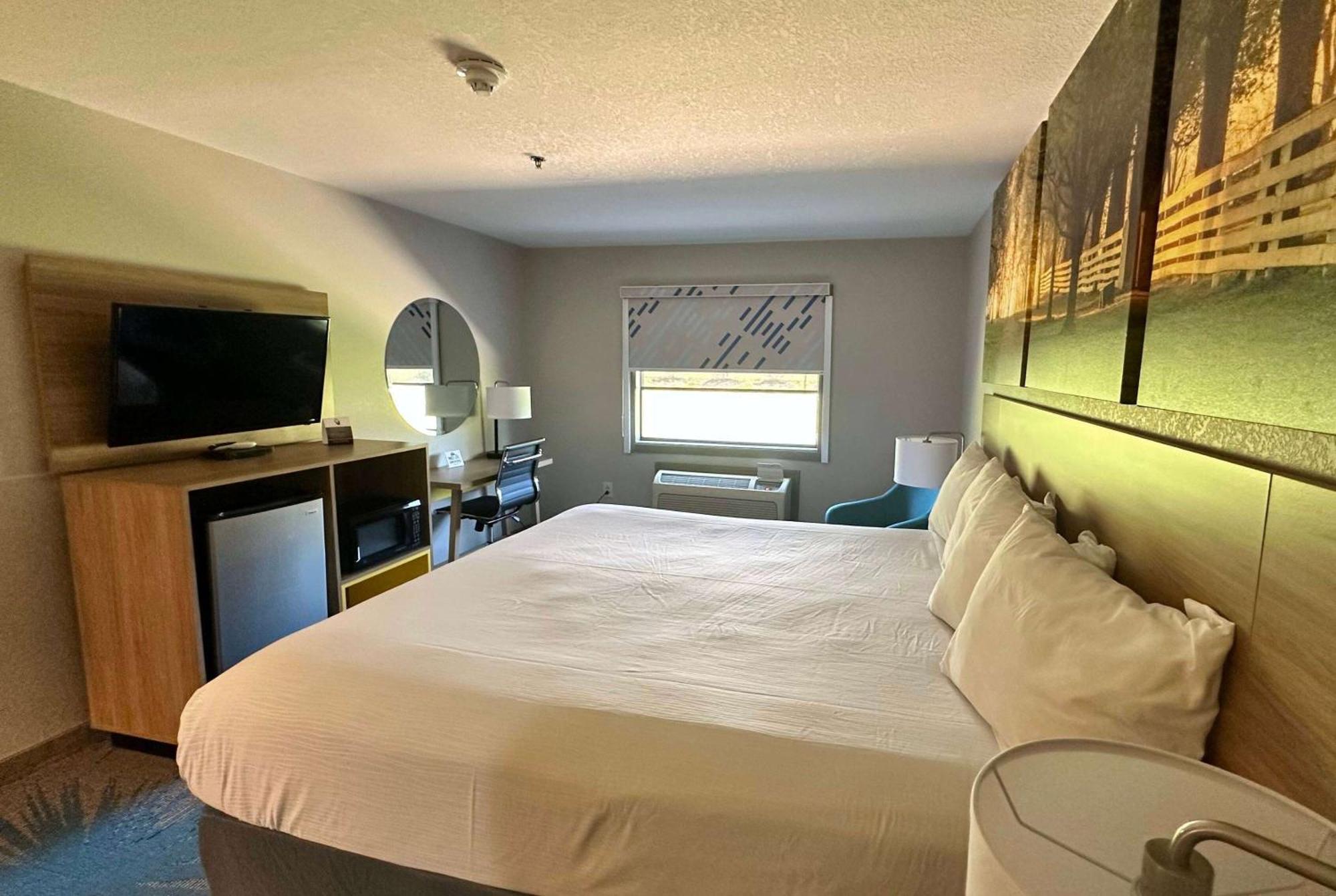 Days Inn & Suites By Wyndham Wynne Bagian luar foto