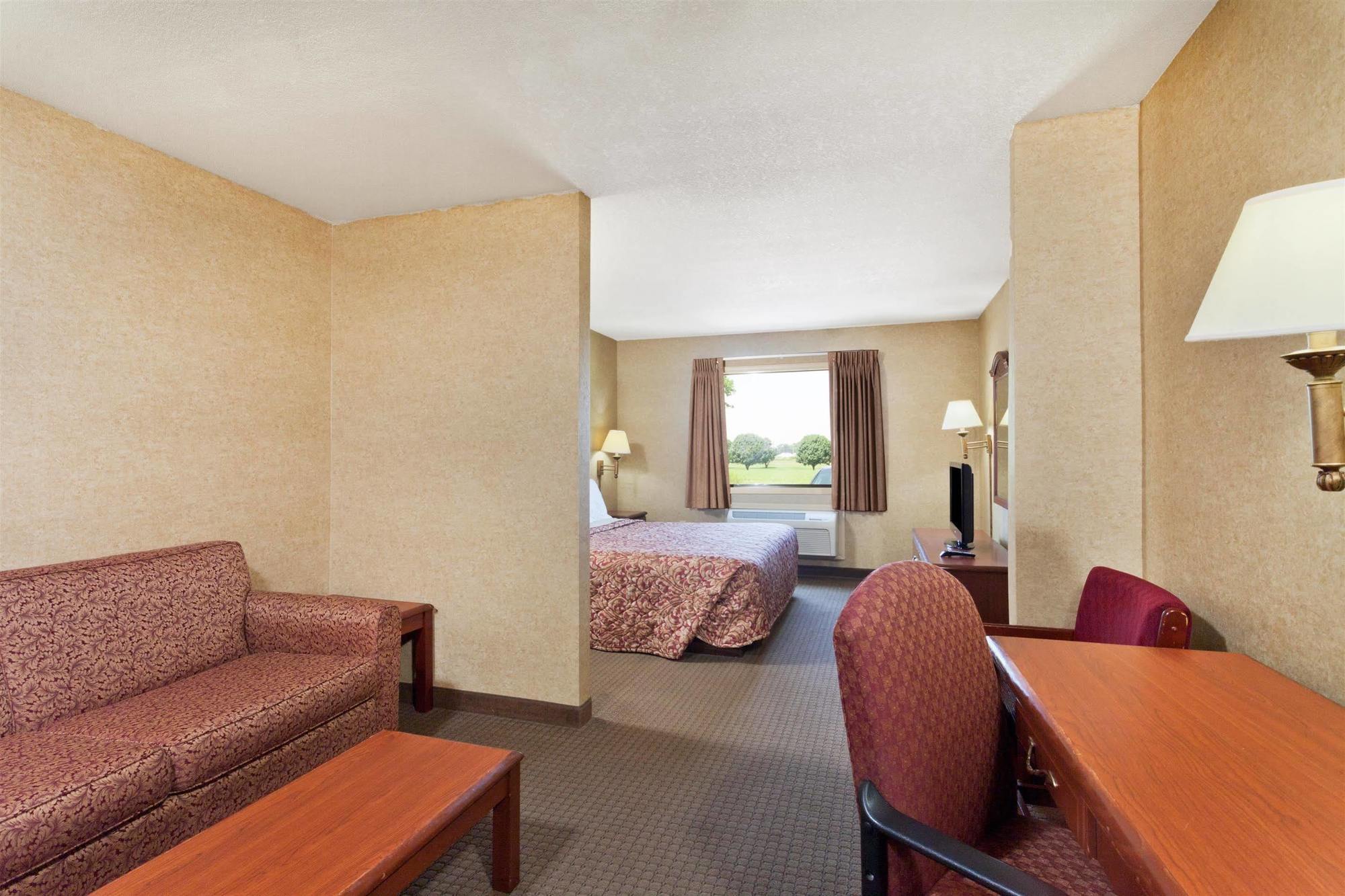 Days Inn & Suites By Wyndham Wynne Bagian luar foto